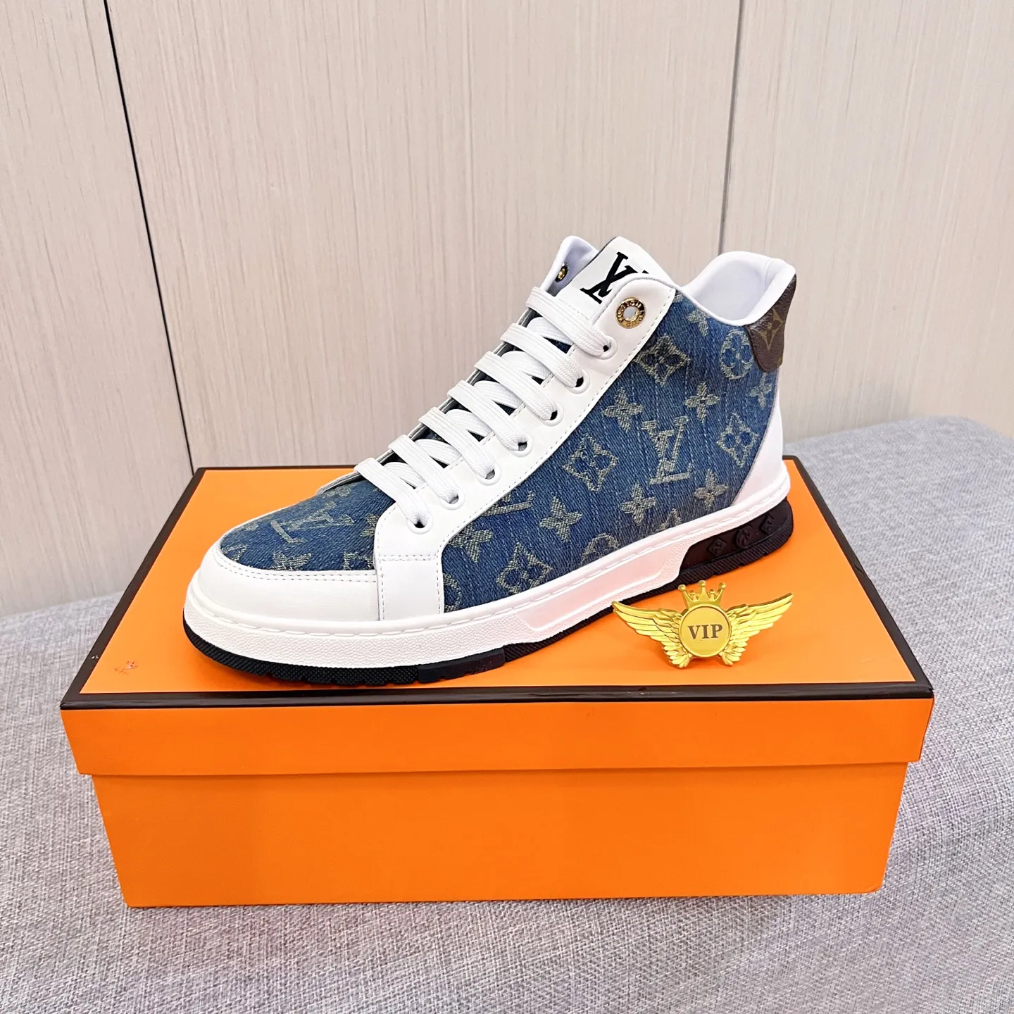 🚘🚘Factory batch 440💰👍[LV]🔥🔝Louis Vuitton, high-end men's shoe brand, official website 1:1 latest masterpiece: the upper is made of Italian official website original special technical cloth fabric 🔥Original comfortable and breathable lining ➕Original designated non-slip outsole 🔥Make walking more convenient and comfortable! An exclusive new model, a stunning work, a beautiful 1:1 replica [color] compared to the official quality! Create a fashionable personality to set off your uniqueness! A must-have for trendy men! 🔥, sizes: 38-44. color:.    2⃣️colors available🔥